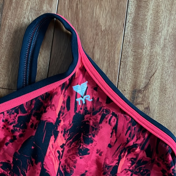 TYR competitive swimming swimsuit, sturdy straps and compressive material - Picture 3 of 3